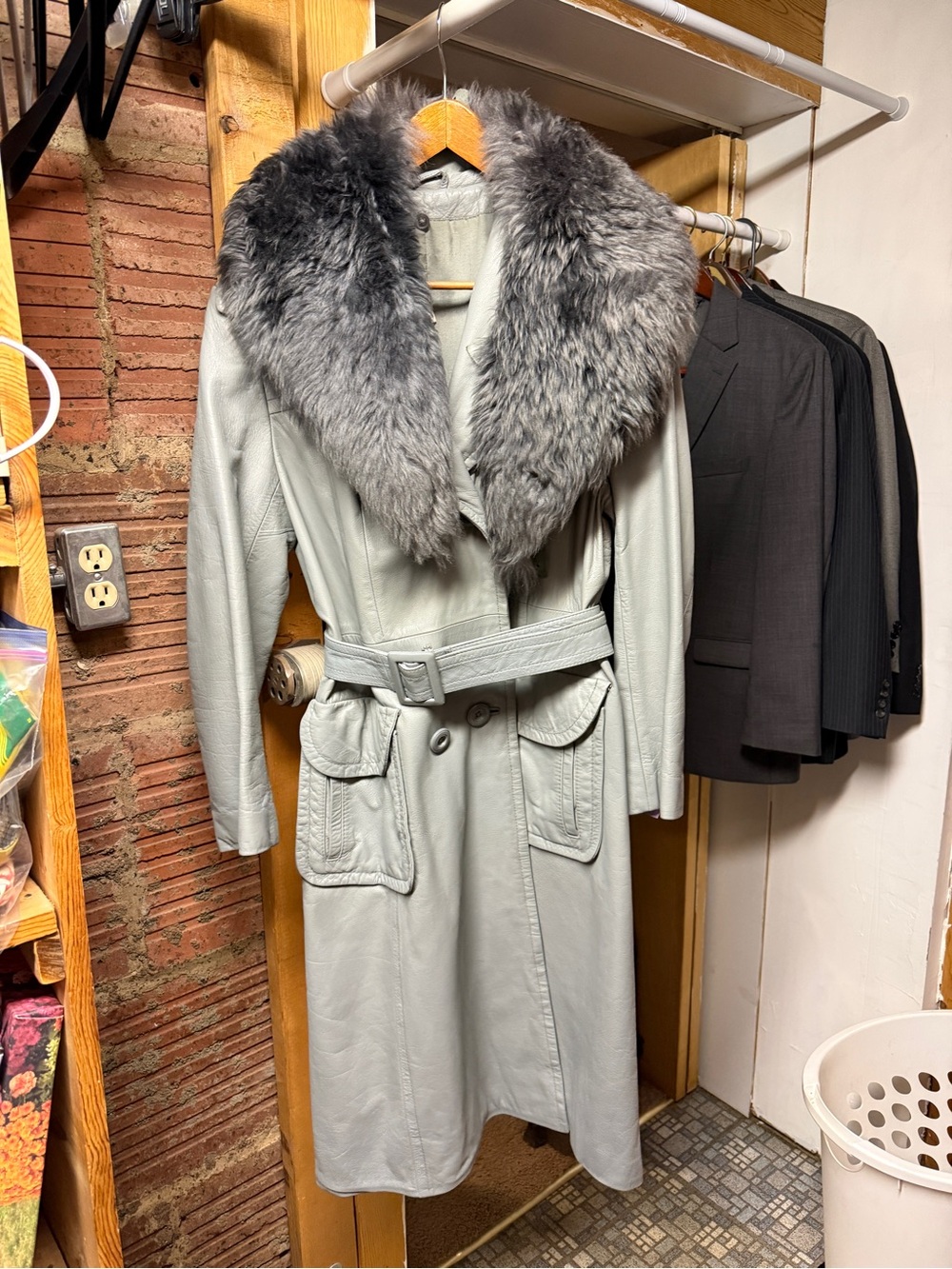 Vintage Women's dove Gray Leather Trench Coat with Faux Fur Collar